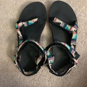 Tribal Tevas